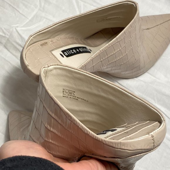 Alice + Olivia ecru patent embossed stiletto mules 8.5 - Picture 6 of 7